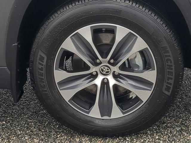 Photo of 2024 Magnetic Gray Metallic Toyota Highlander