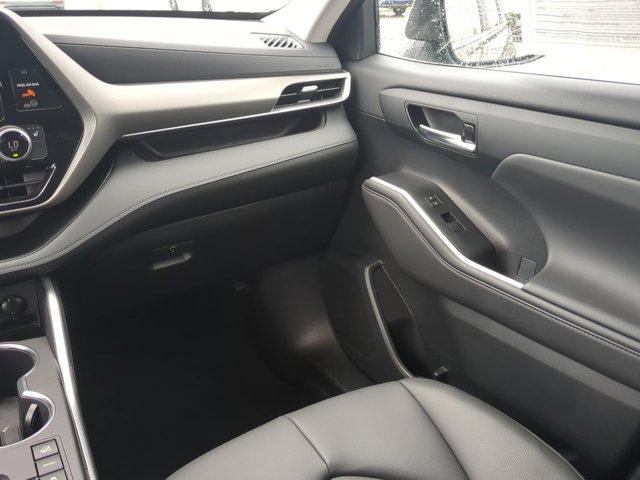Photo of 2024 Magnetic Gray Metallic Toyota Highlander