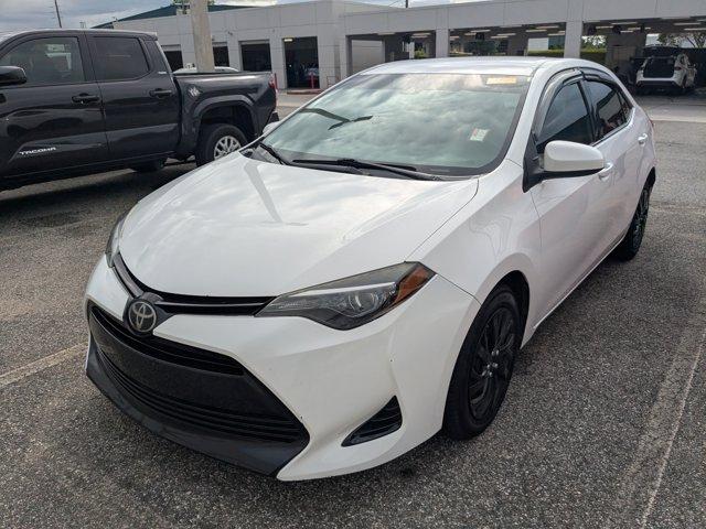 Photo of 2018 Super White Toyota Corolla