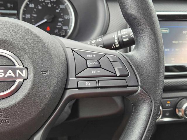 Photo of 2025 Super Black Nissan Kicks