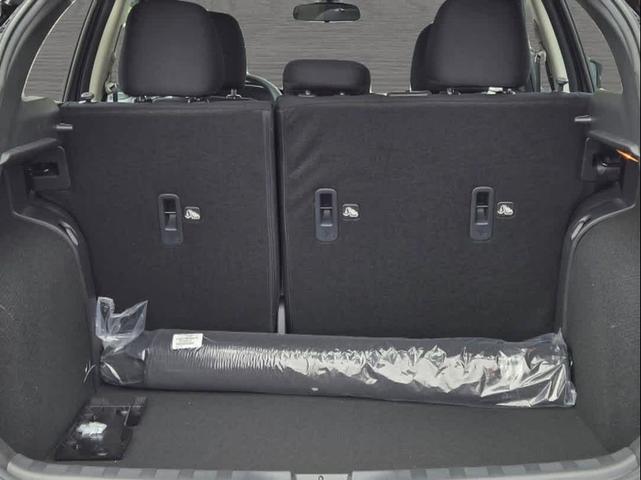 Photo of 2025 Super Black Nissan Kicks
