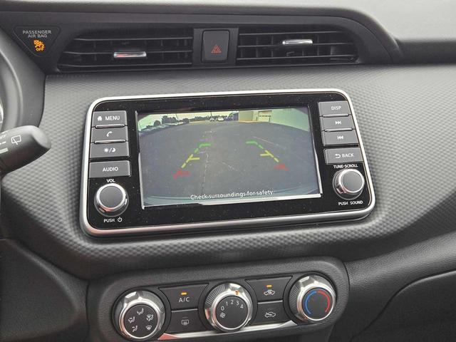 Photo of 2025 Super Black Nissan Kicks