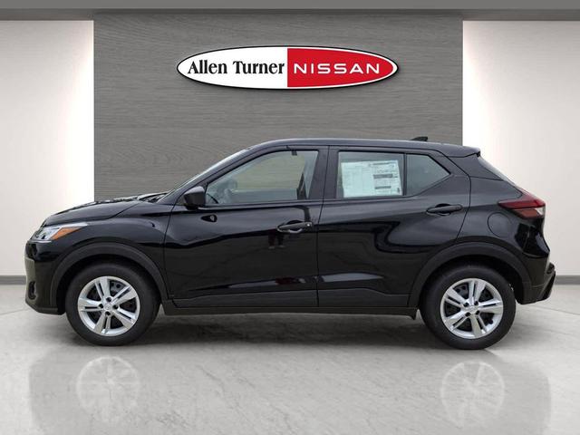 Photo of 2025 Super Black Nissan Kicks