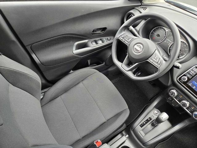 Photo of 2025 Super Black Nissan Kicks