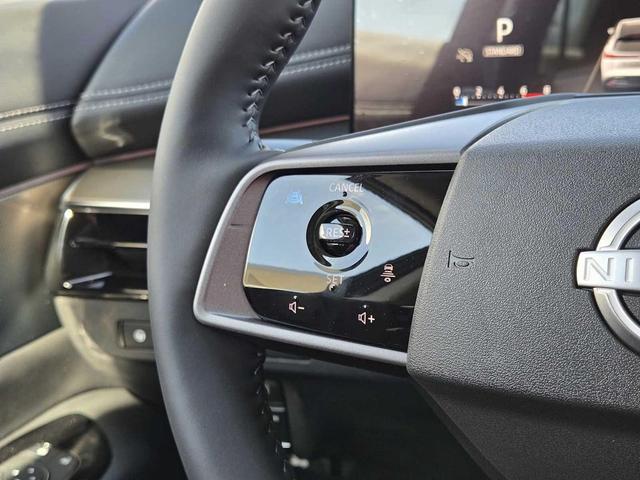 Photo of 2025 Everest White Pearl Tricoat/Super Black Nissan Murano