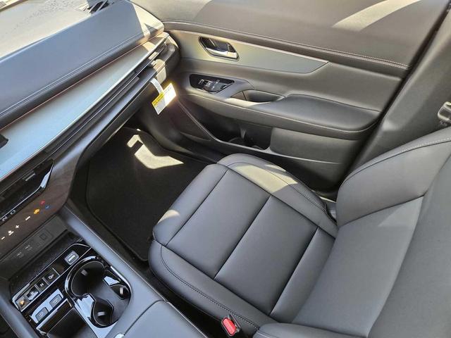 Photo of 2025 Everest White Pearl Tricoat/Super Black Nissan Murano