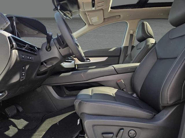 Photo of 2025 Everest White Pearl Tricoat/Super Black Nissan Murano