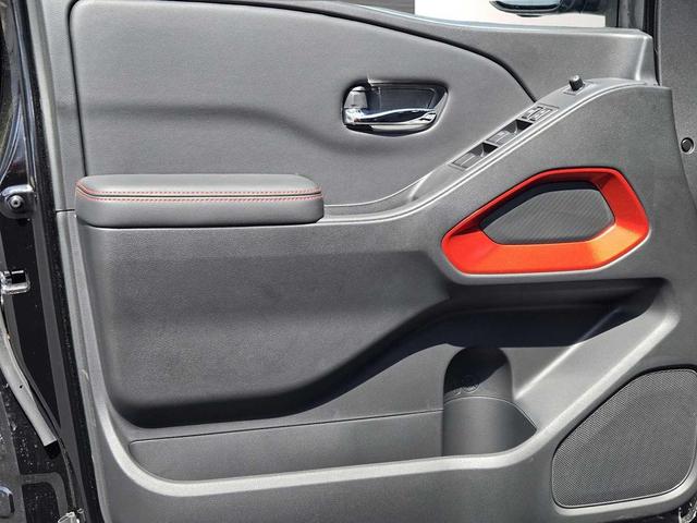 Photo of 2025 Super Black Nissan Frontier
