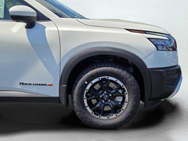 Photo of 2025 Glacier White Nissan Pathfinder