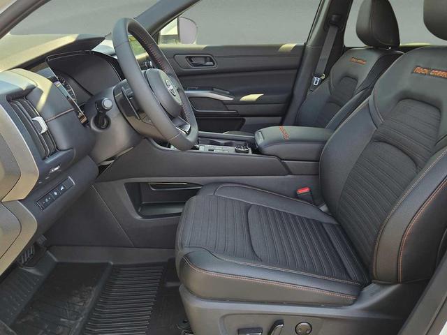 Photo of 2025 Glacier White Nissan Pathfinder