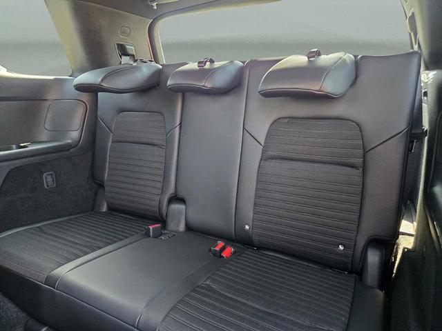 Photo of 2025 Glacier White Nissan Pathfinder