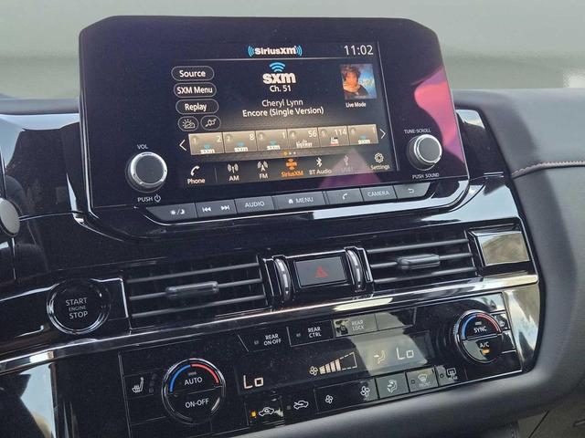Photo of 2025 Glacier White Nissan Pathfinder