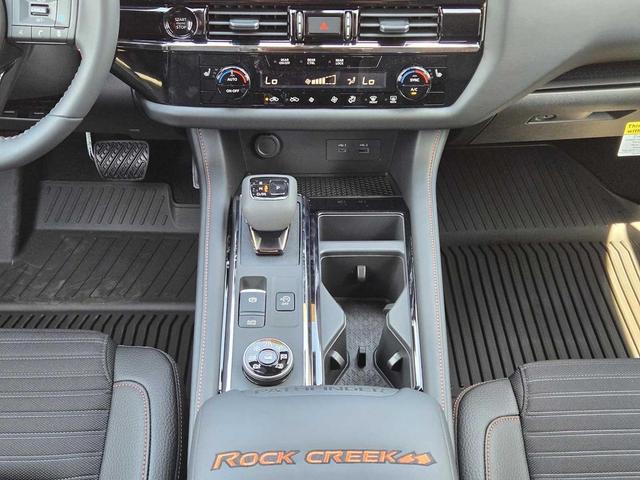 Photo of 2025 Glacier White Nissan Pathfinder