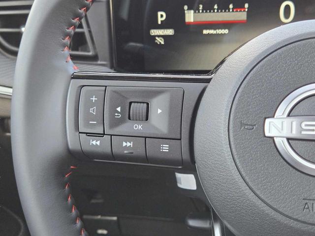 Photo of 2025 Super Black Nissan Kicks