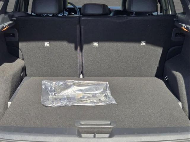 Photo of 2025 Super Black Nissan Kicks