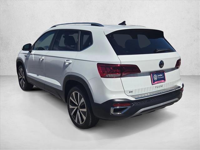 Photo of 2024 Pure White w/Deep Black Roof Volkswagen Taos