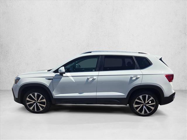 Photo of 2024 Pure White w/Deep Black Roof Volkswagen Taos