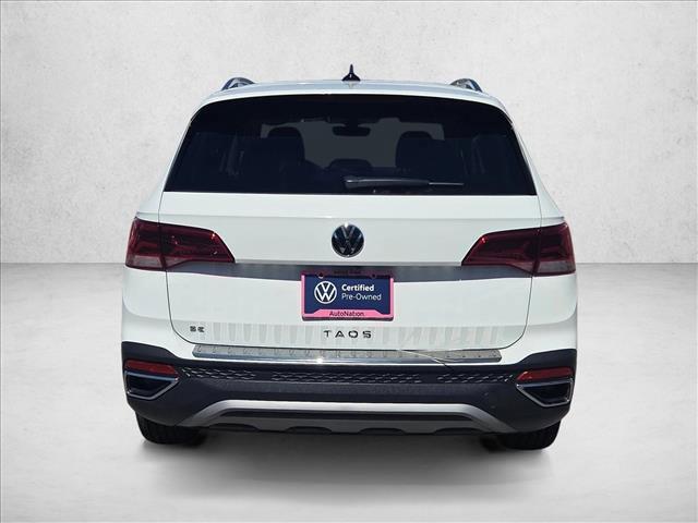 Photo of 2024 Pure White w/Deep Black Roof Volkswagen Taos