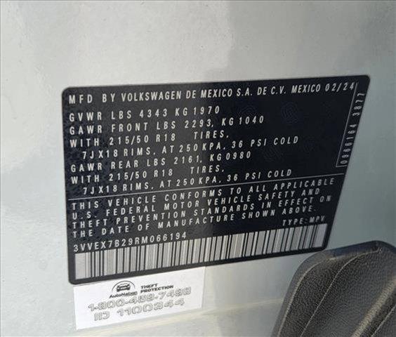 Photo of 2024 Pure White w/Deep Black Roof Volkswagen Taos
