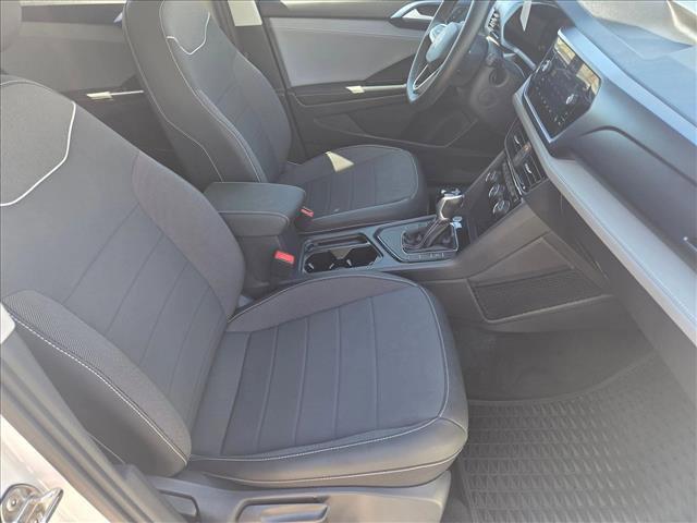 Photo of 2024 Pure White w/Deep Black Roof Volkswagen Taos