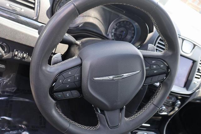 Photo of 2022 Bright White Clearcoat Chrysler 300