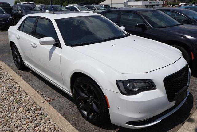 Photo of 2022 Bright White Clearcoat Chrysler 300