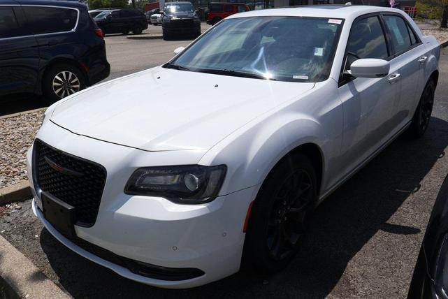 Photo of 2022 Bright White Clearcoat Chrysler 300