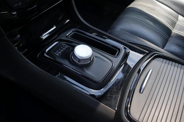 Photo of 2022 Bright White Clearcoat Chrysler 300
