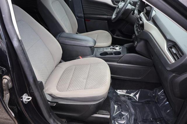 Photo of 2022 Black Metallic Ford Escape