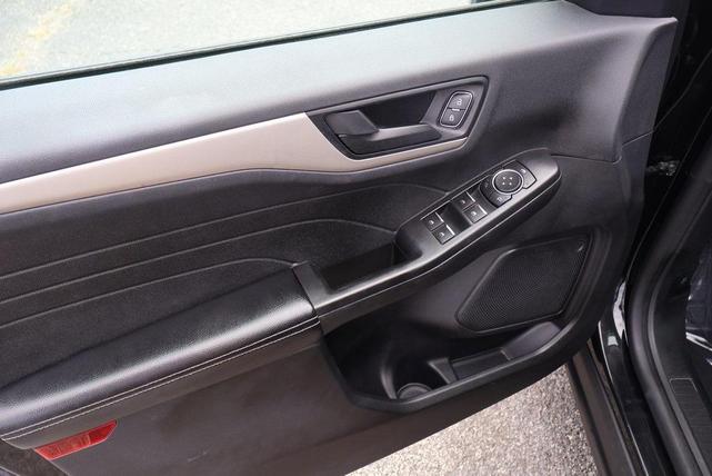 Photo of 2022 Black Metallic Ford Escape