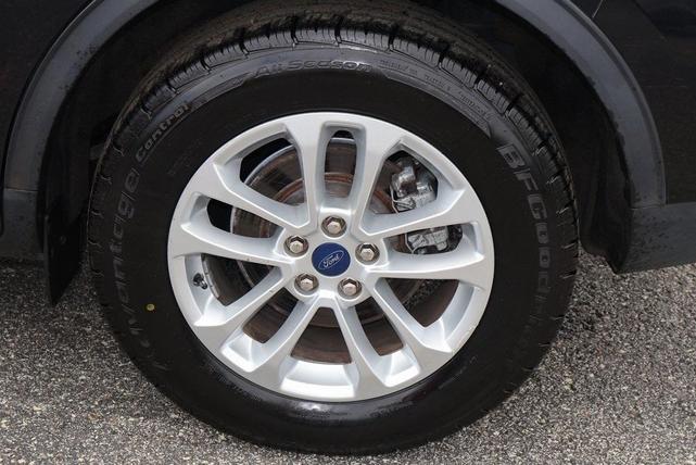 Photo of 2022 Black Metallic Ford Escape