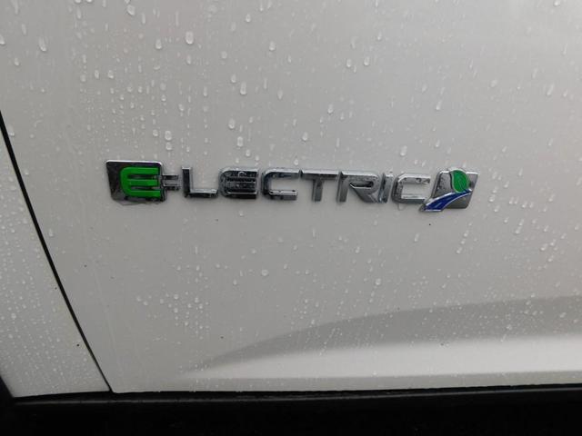 Photo of 2013 White Ford Focus Electric