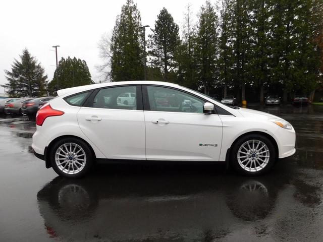 Photo of 2013 White Ford Focus Electric
