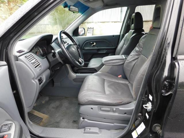 Photo of 2003 Black Honda Pilot