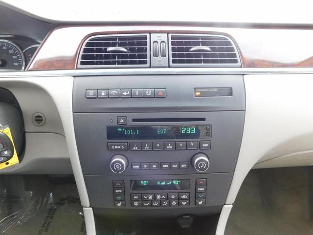 Photo of 2008 White Buick LaCrosse