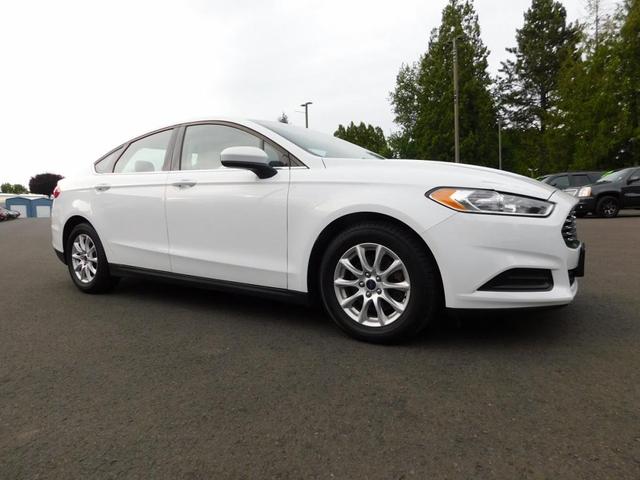 Photo of 2015 White Ford Fusion