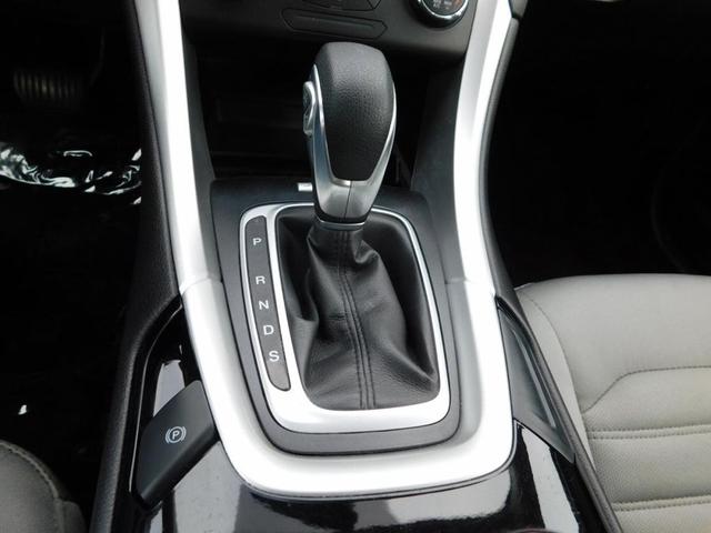 Photo of 2015 White Ford Fusion