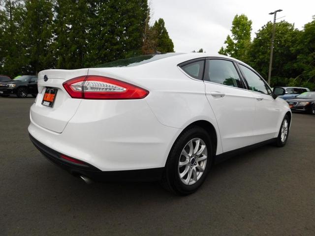 Photo of 2015 White Ford Fusion