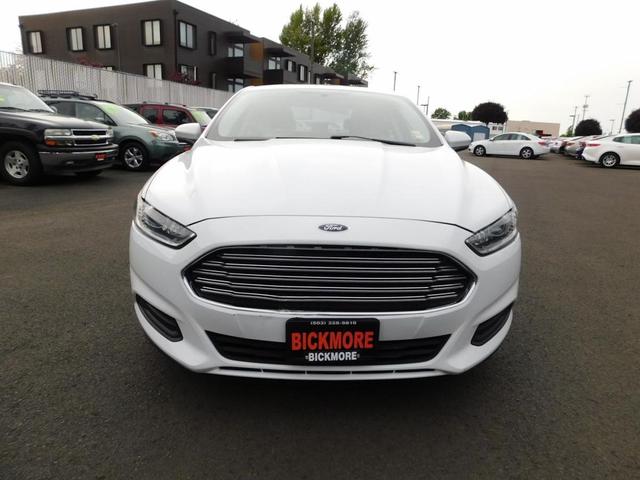 Photo of 2015 White Ford Fusion