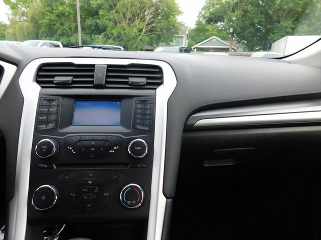 Photo of 2015 White Ford Fusion