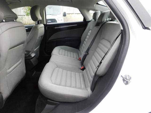 Photo of 2015 White Ford Fusion