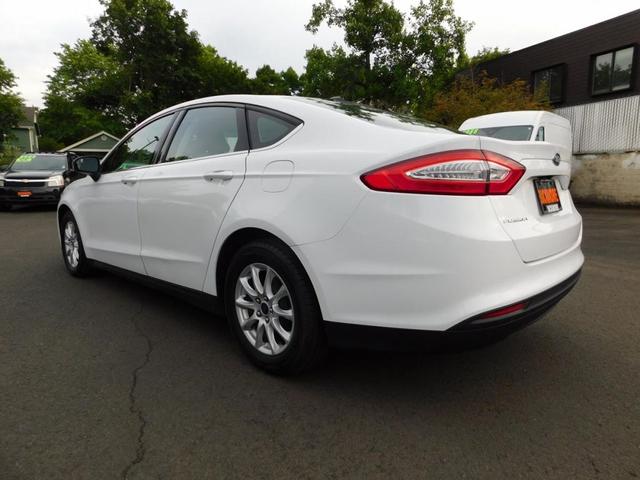 Photo of 2015 White Ford Fusion