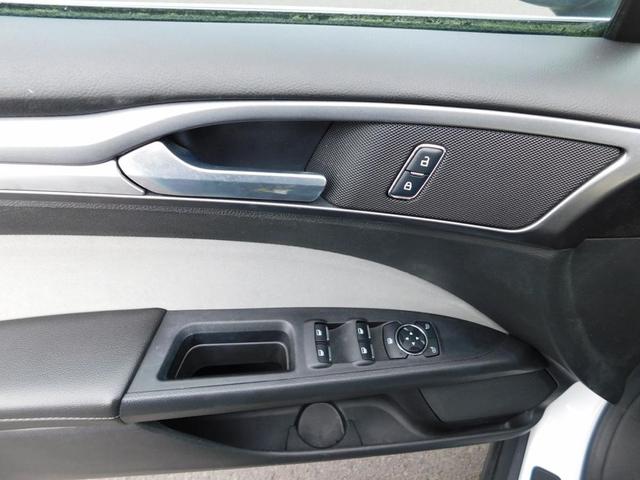 Photo of 2015 White Ford Fusion