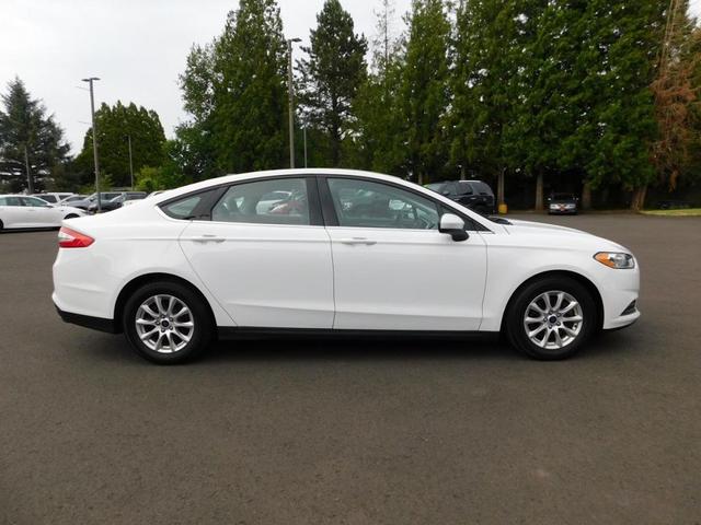 Photo of 2015 White Ford Fusion