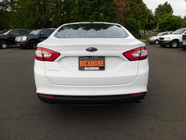 Photo of 2015 White Ford Fusion