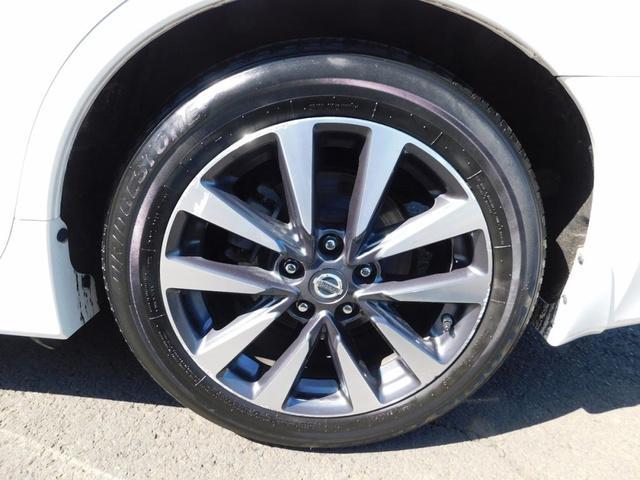 Photo of 2017 White Nissan Altima