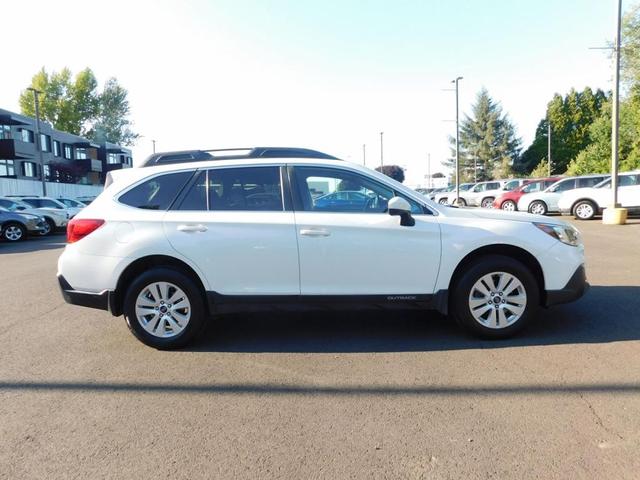Photo of 2018 White Subaru Outback