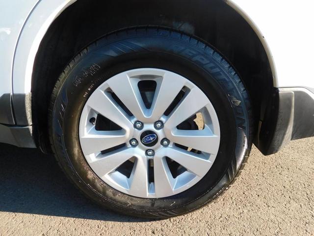 Photo of 2018 White Subaru Outback