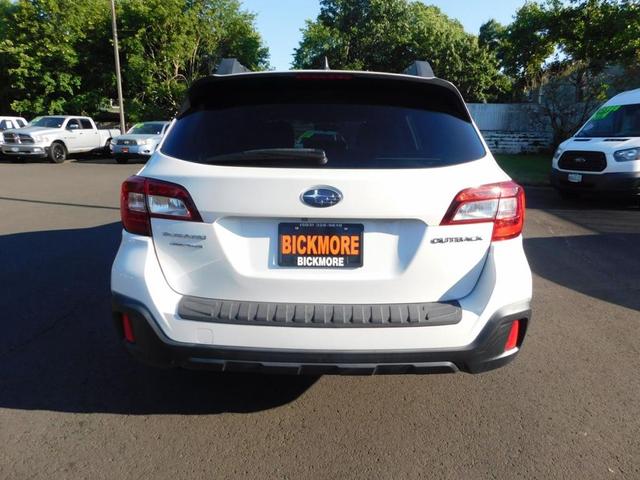 Photo of 2018 White Subaru Outback