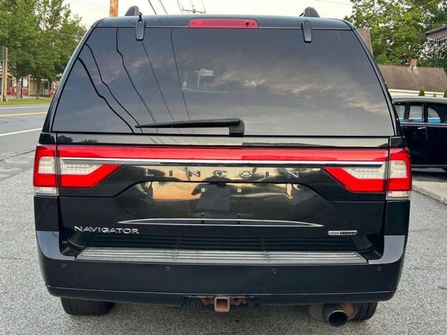 Photo of 2015 Tuxedo Black Metallic Lincoln Navigator